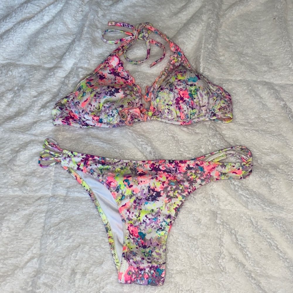 Victoria’s Secret bikini